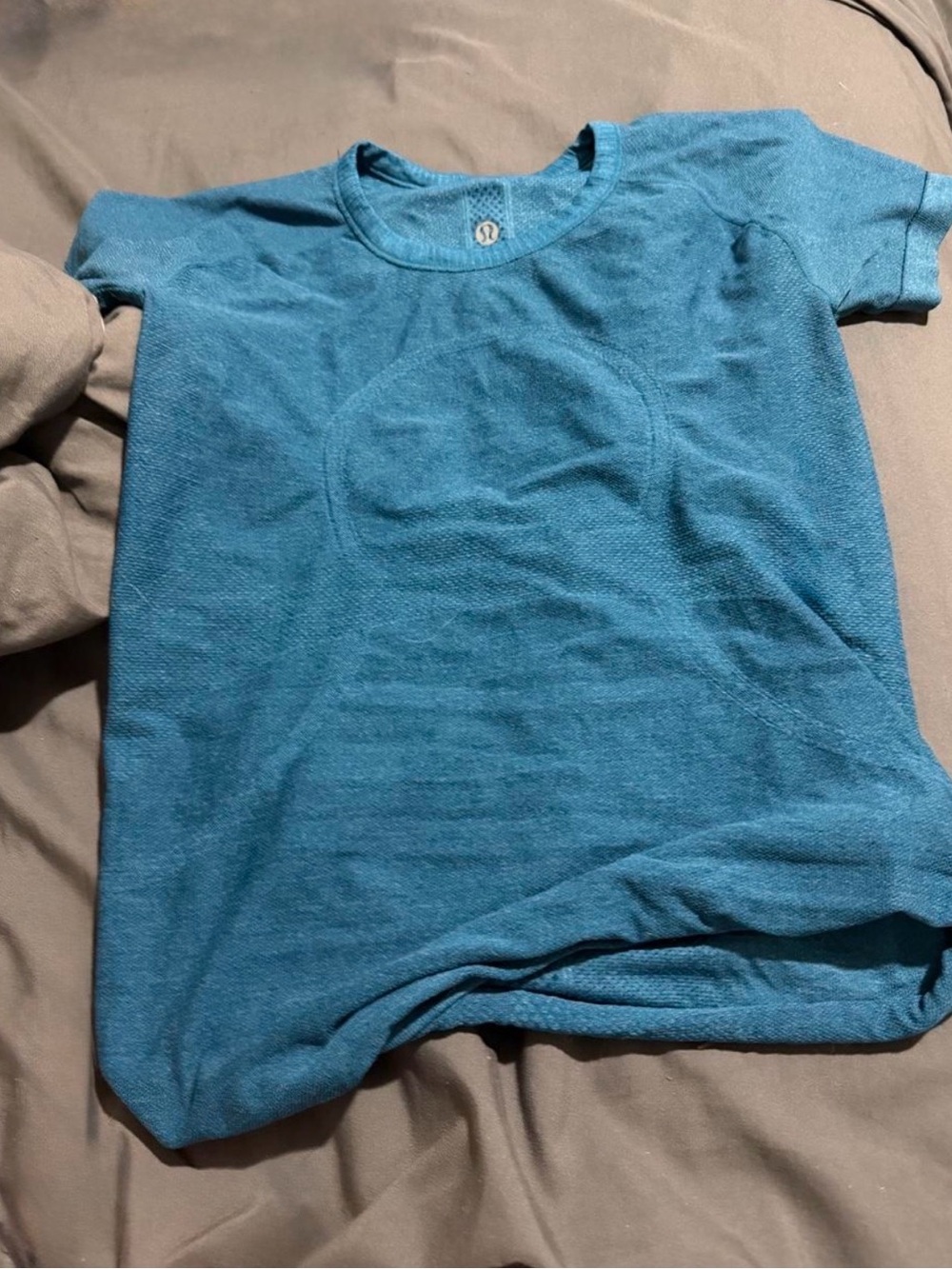 Blue Lululemon swiftly tech shirt SZ 6
